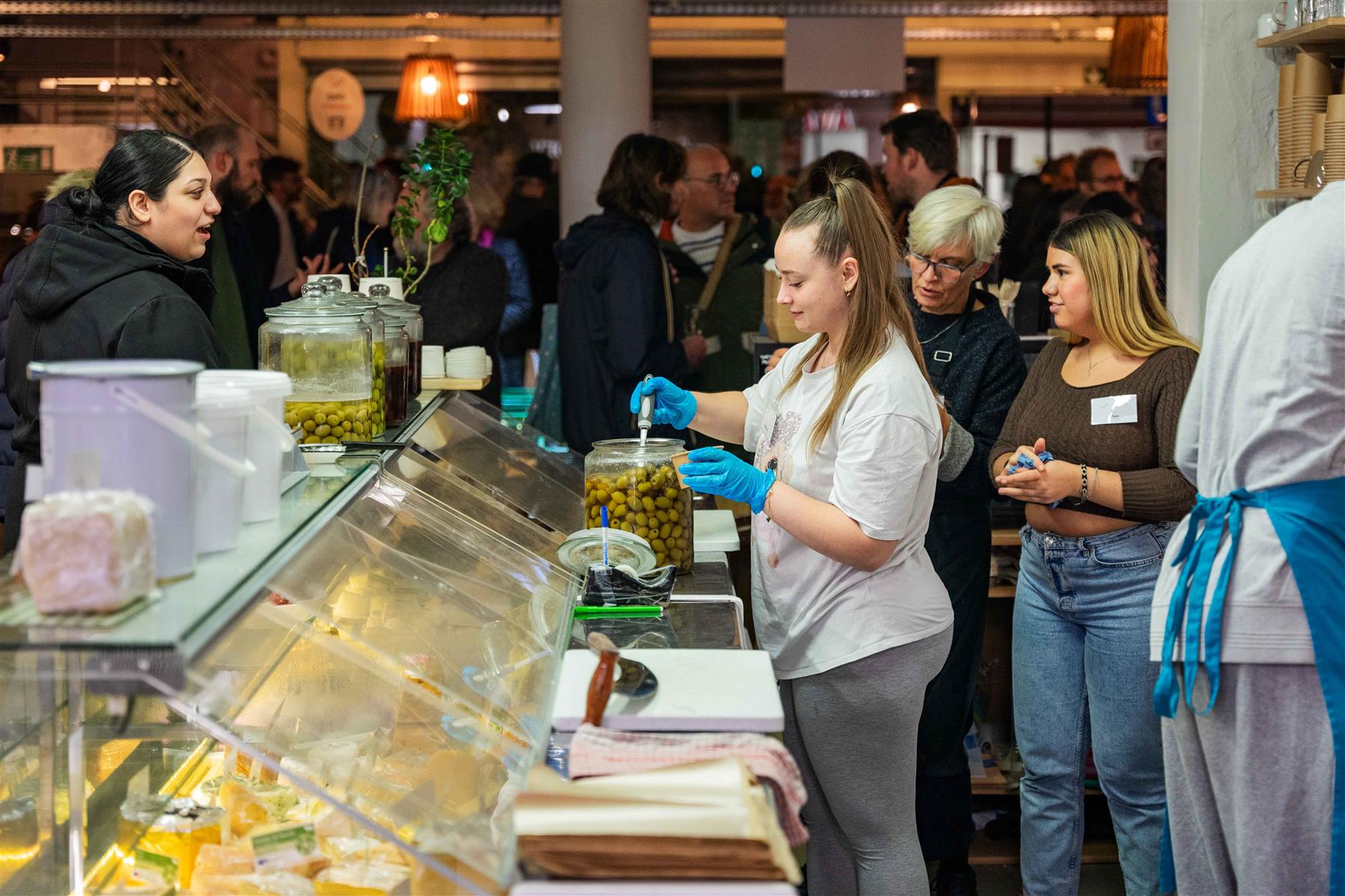 BelFood (précedemment The Food Hub) est le magasin bio de Groot Eiland à Molenbeek proposant des produits locaux, équitables et de qualité
